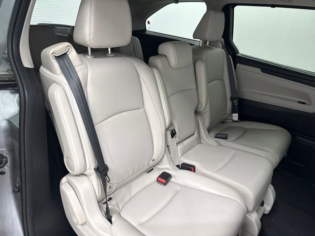Used 2026 Solar Silver Metallic Honda EX-L image 23