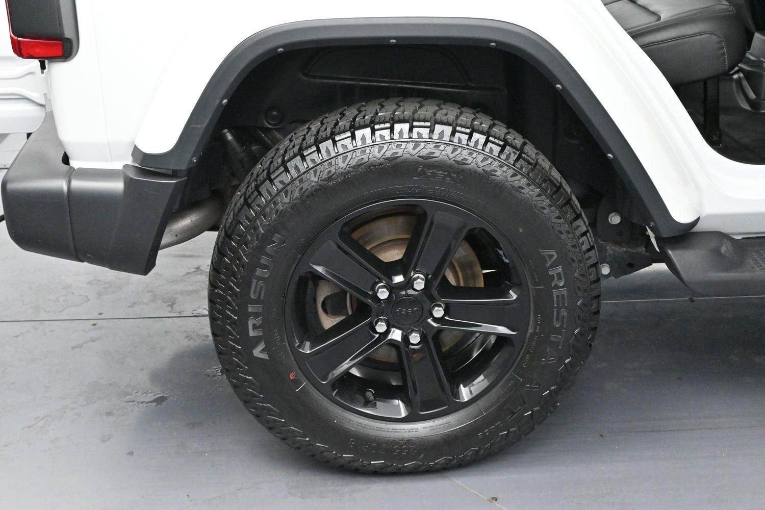 Used 2022 Bright White Clearcoat Jeep Unlimited Sahara Altitude image 32
