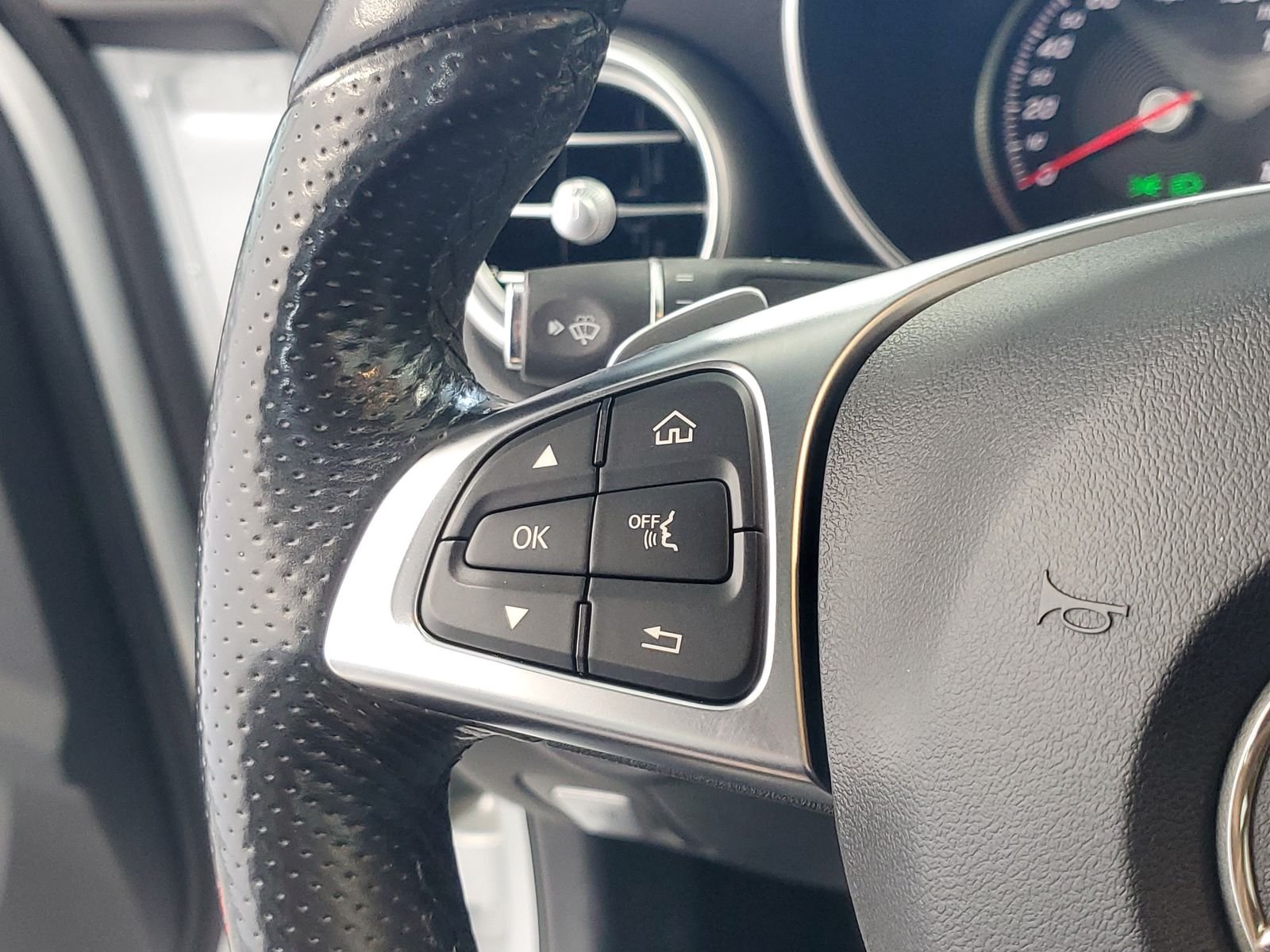 Used 2015 Silver Mercedes-Benz C 400 image 15