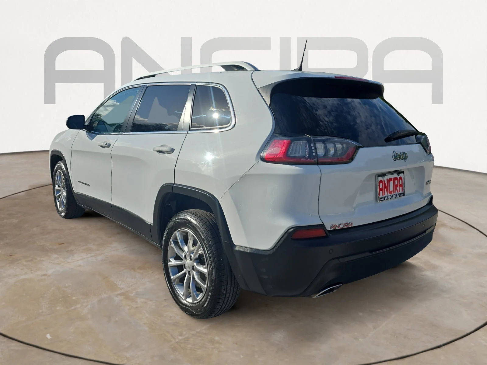 Used 2021 Bright White Clearcoat Jeep Latitude Lux image 8