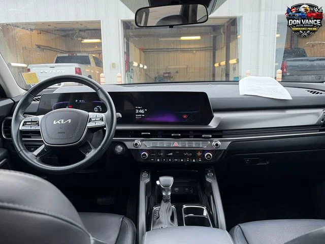 Used 2025 White Kia S image 12