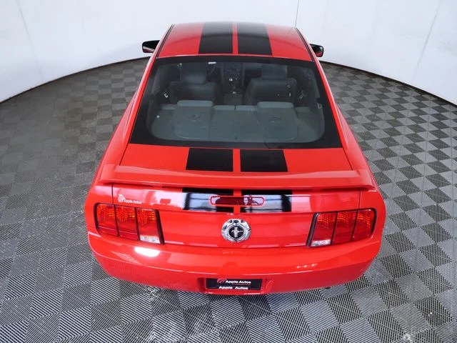 Used 2005 Red Ford V6 Deluxe image 8