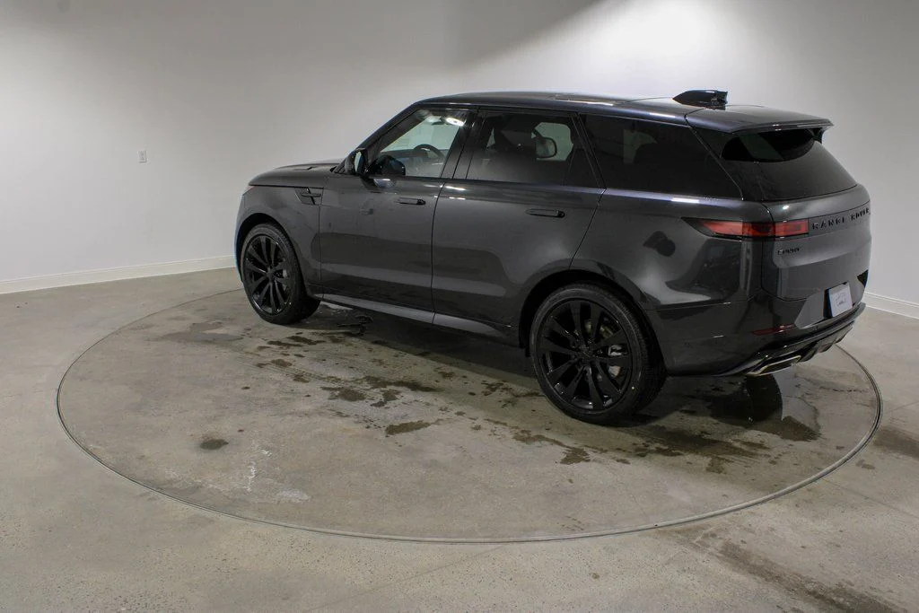 New 2026  Land Rover Dynamic SE image 3
