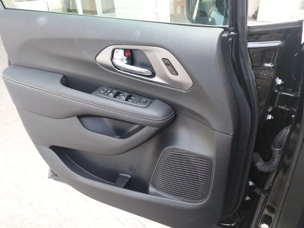 2026 Chrysler Pacifica Select - Photo 15