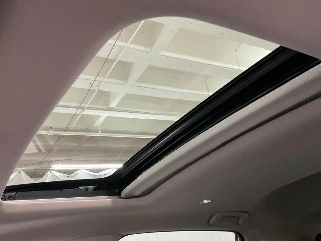Used 2024 Platinum White Pearl Honda EX-L image 18