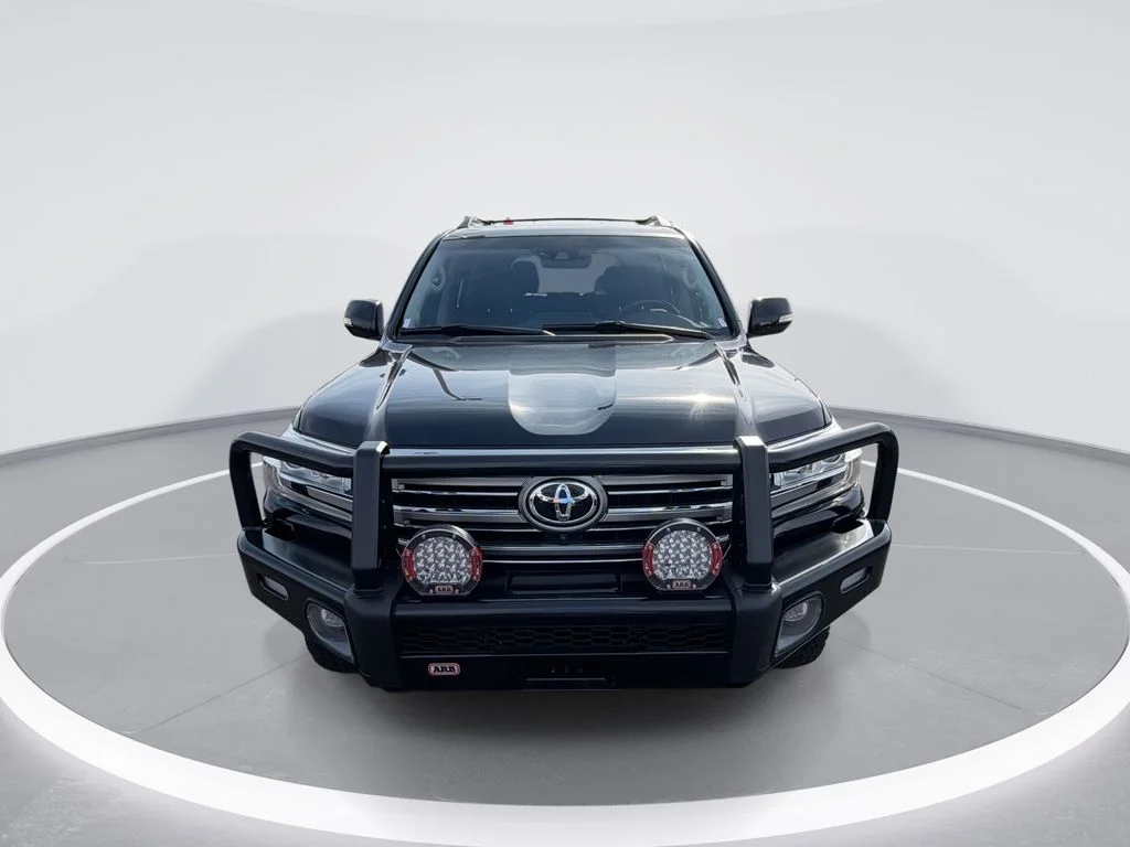 Used 2016 Black Toyota Base image 3