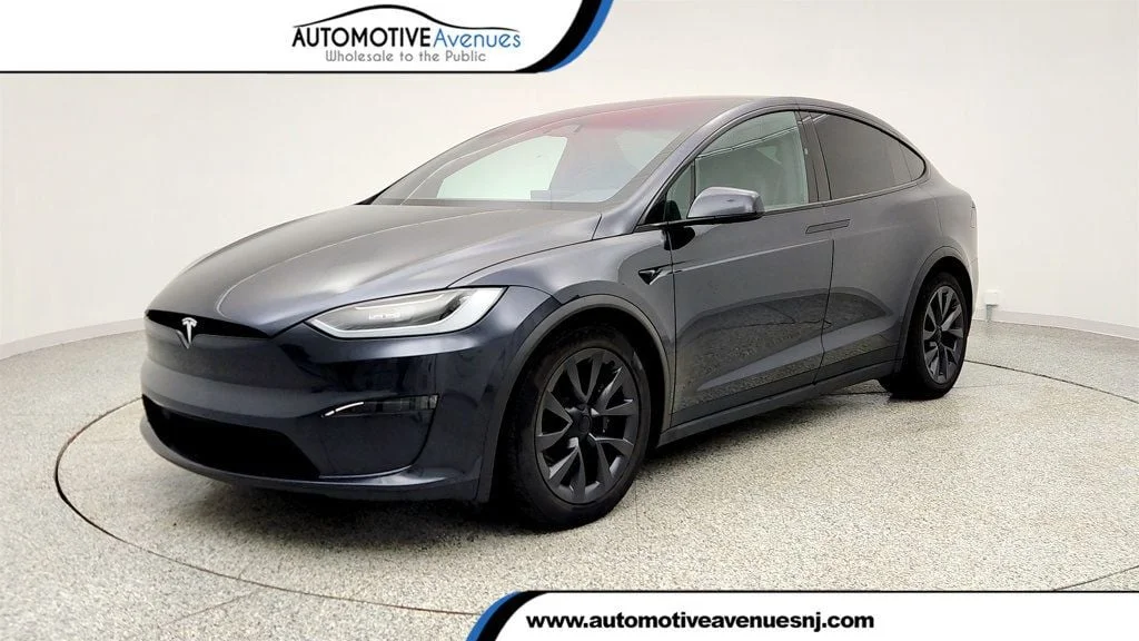 2024 Tesla Model X Long Range's photo
