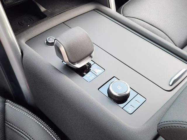 Used 2025 Fuji White Land Rover S image 14