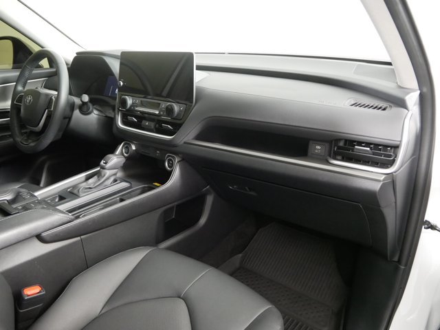 Used 2024 Wind Chill Pearl Toyota XLE image 19