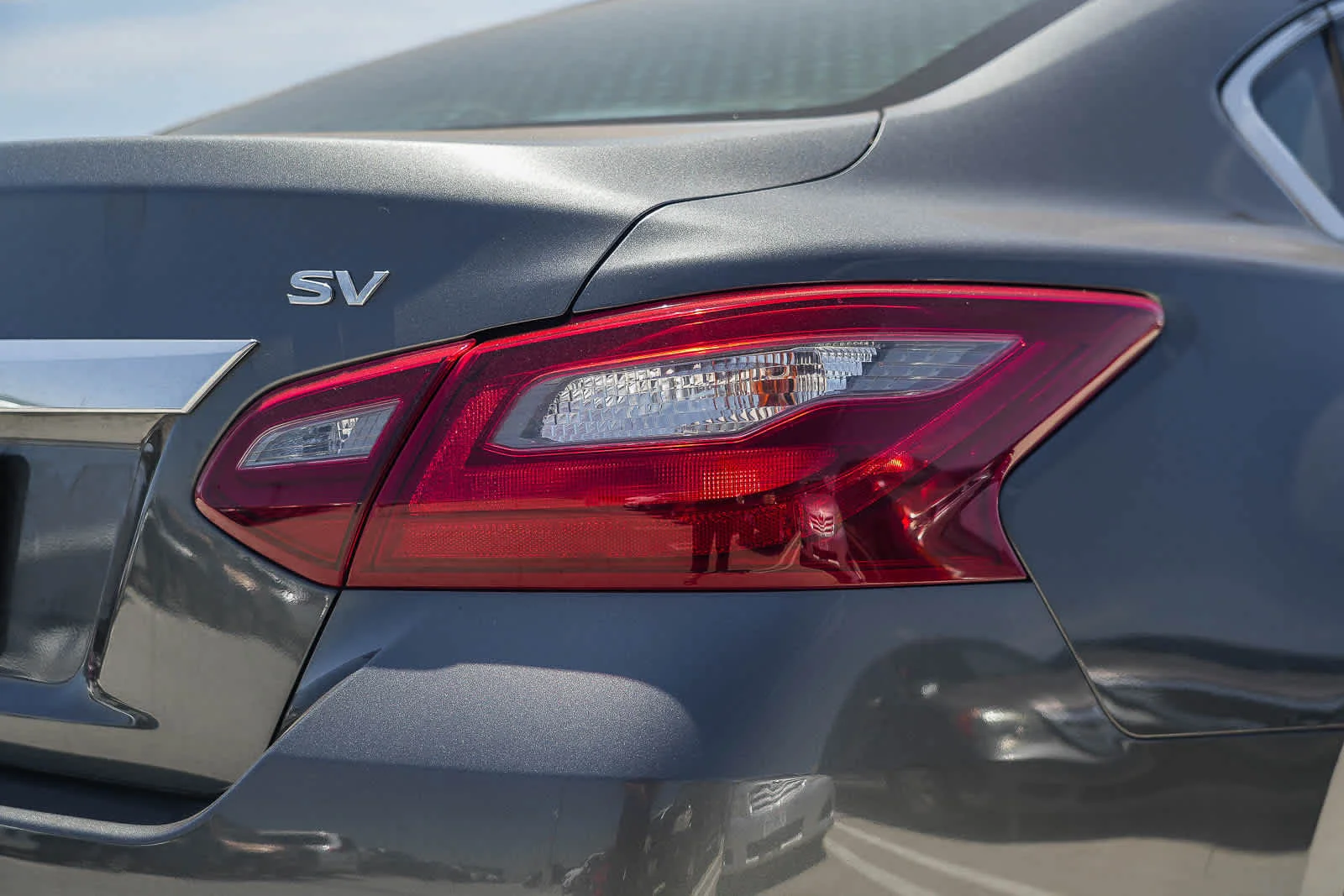 Used 2018 Gun Metallic Nissan 2.5 SV image 10