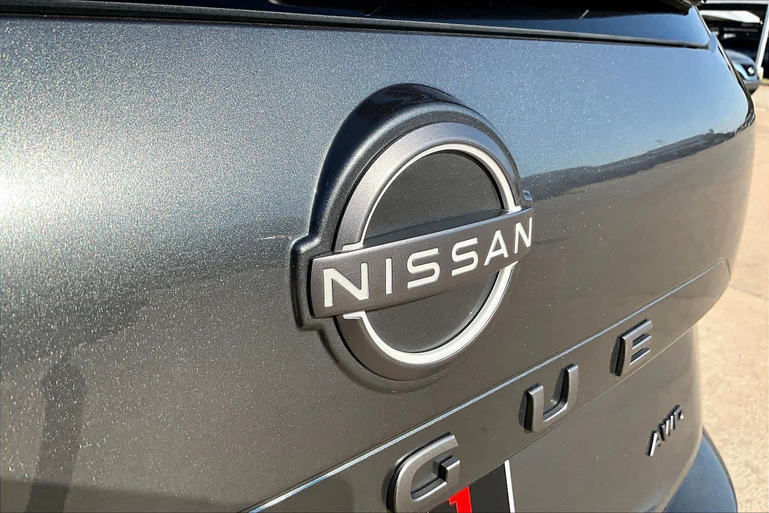 Used 2025 Gun Metallic Nissan SV image 27