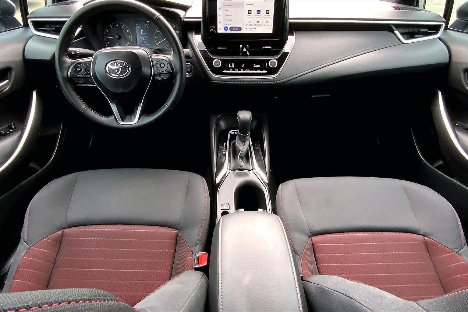 Used 2025 Classic Silver Metallic Toyota SE image 19