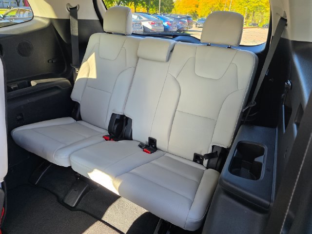 Used 2020 Snow White Pearl Kia SX image 19