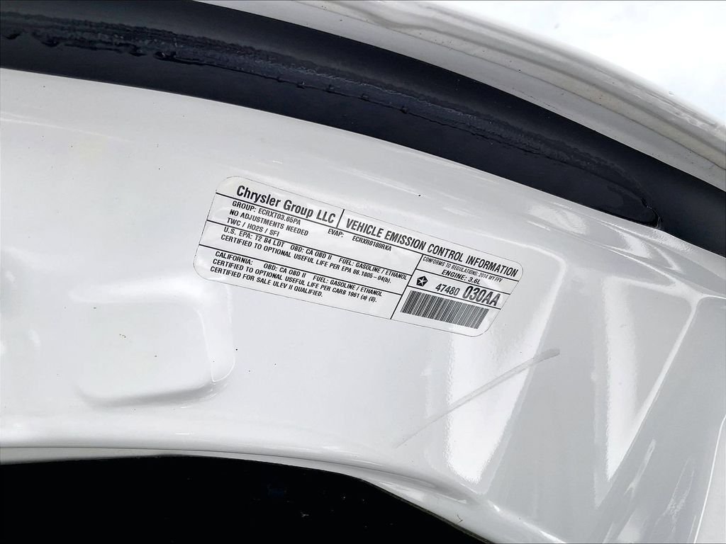 Used 2014 White/off-white Jeep Laredo image 34