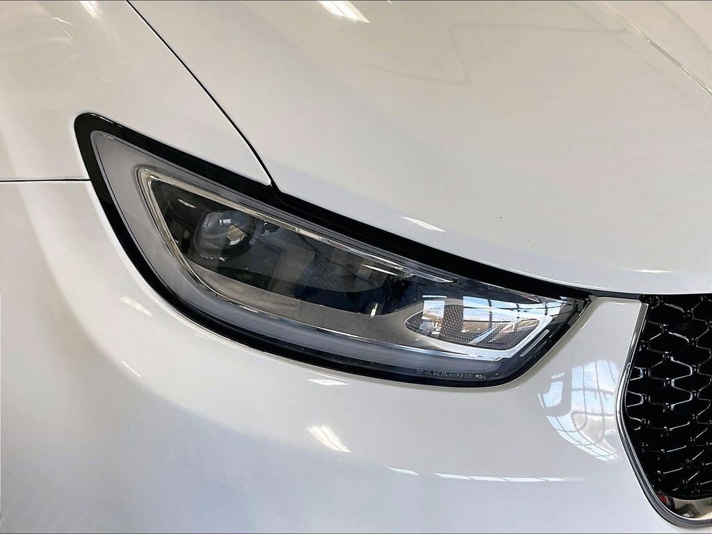 Used 2023 White Chrysler Touring L image 32