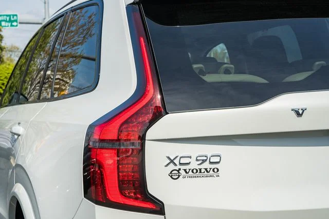 New 2026 Crystal White Volvo T8 Ultra image 7