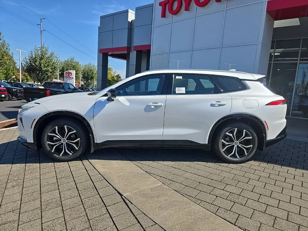 New 2026 Oxygen White Toyota XLE image 2