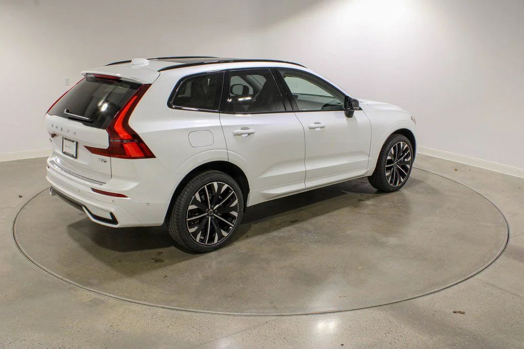 New 2026 Crystal White Volvo T8 Ultra image 5
