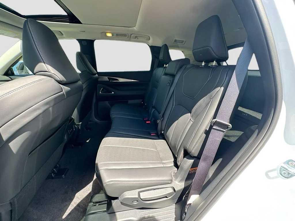New 2027 RADIANT WHITE INFINITI Luxe FWD image 26