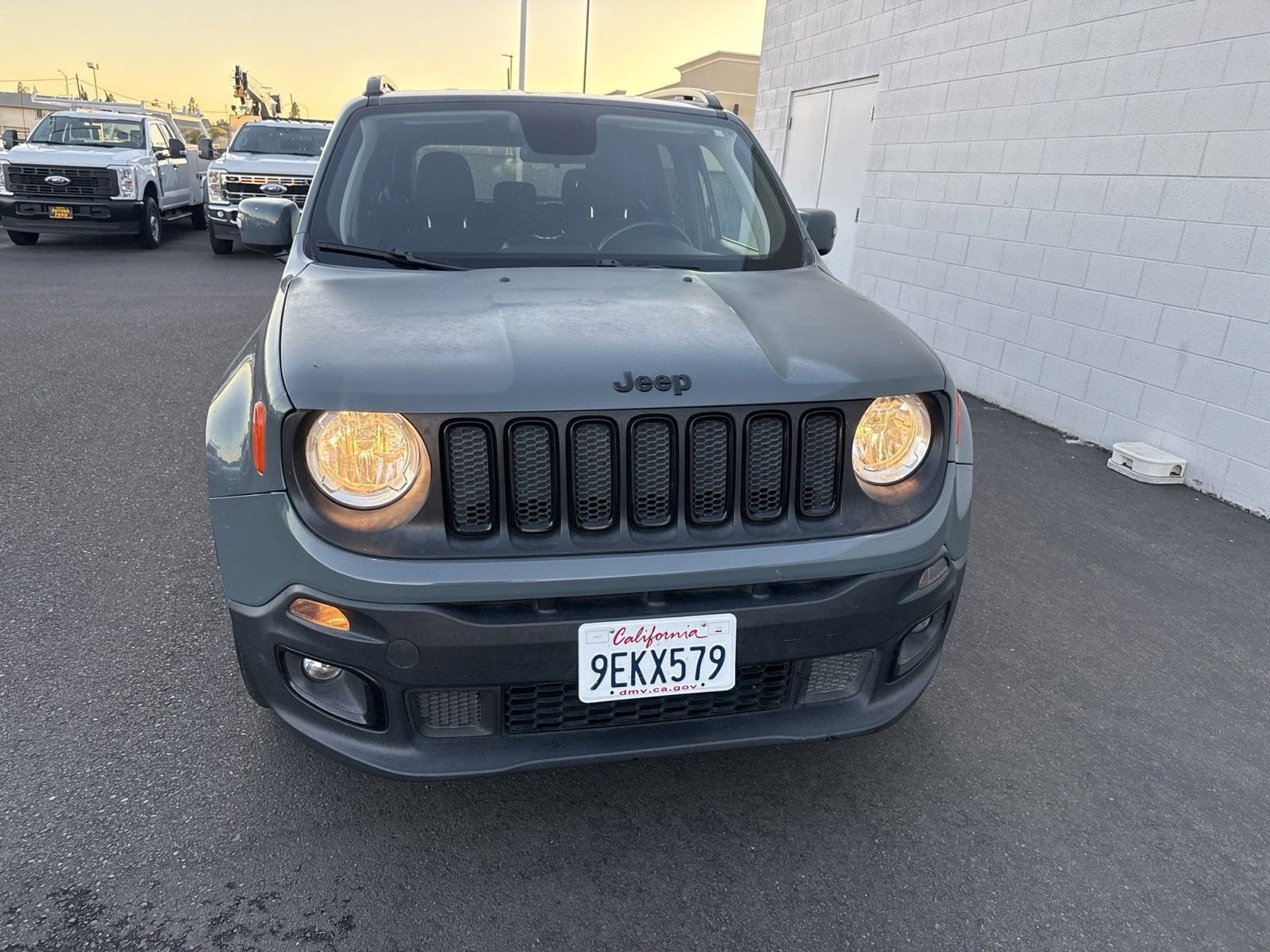 Used 2018 Gray Jeep Latitude image 2