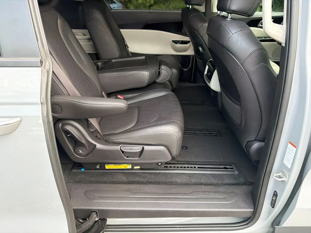 Used 2024 White Kia EX image 15