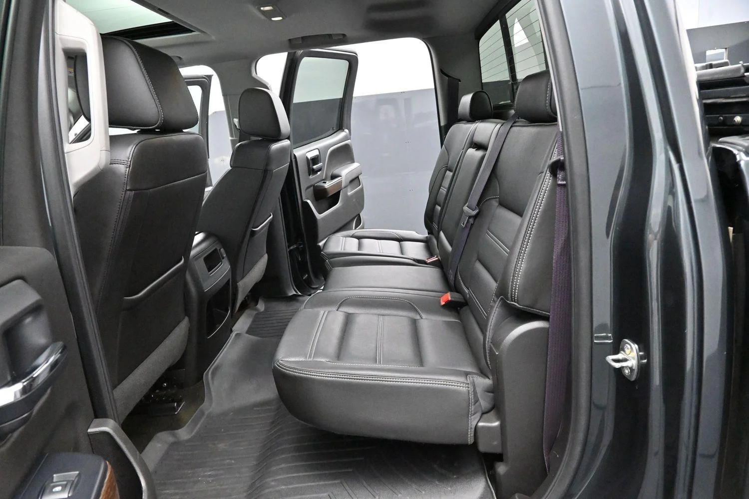 Used 2017 DARK SLATE METALLIC GMC Denali image 32