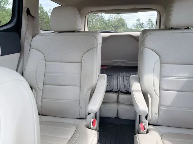 Used 2023 White GMC Denali image 24