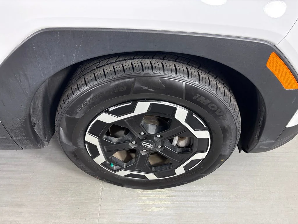 Used 2024 White Hyundai SEL image 11