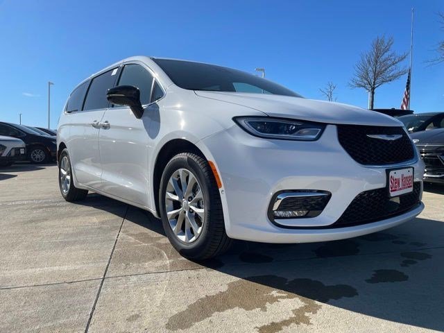 New 2026 Bright White Clearcoat Chrysler Limited image 6