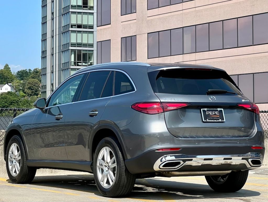 Certified Used 2023  Mercedes-Benz GLC 300 image 5