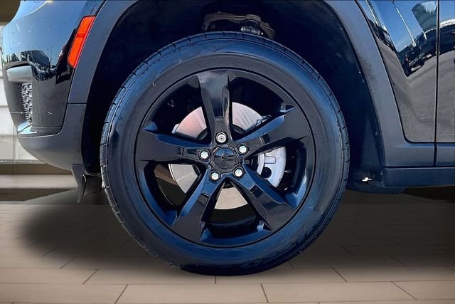 Used 2022 Black Jeep Altitude image 8