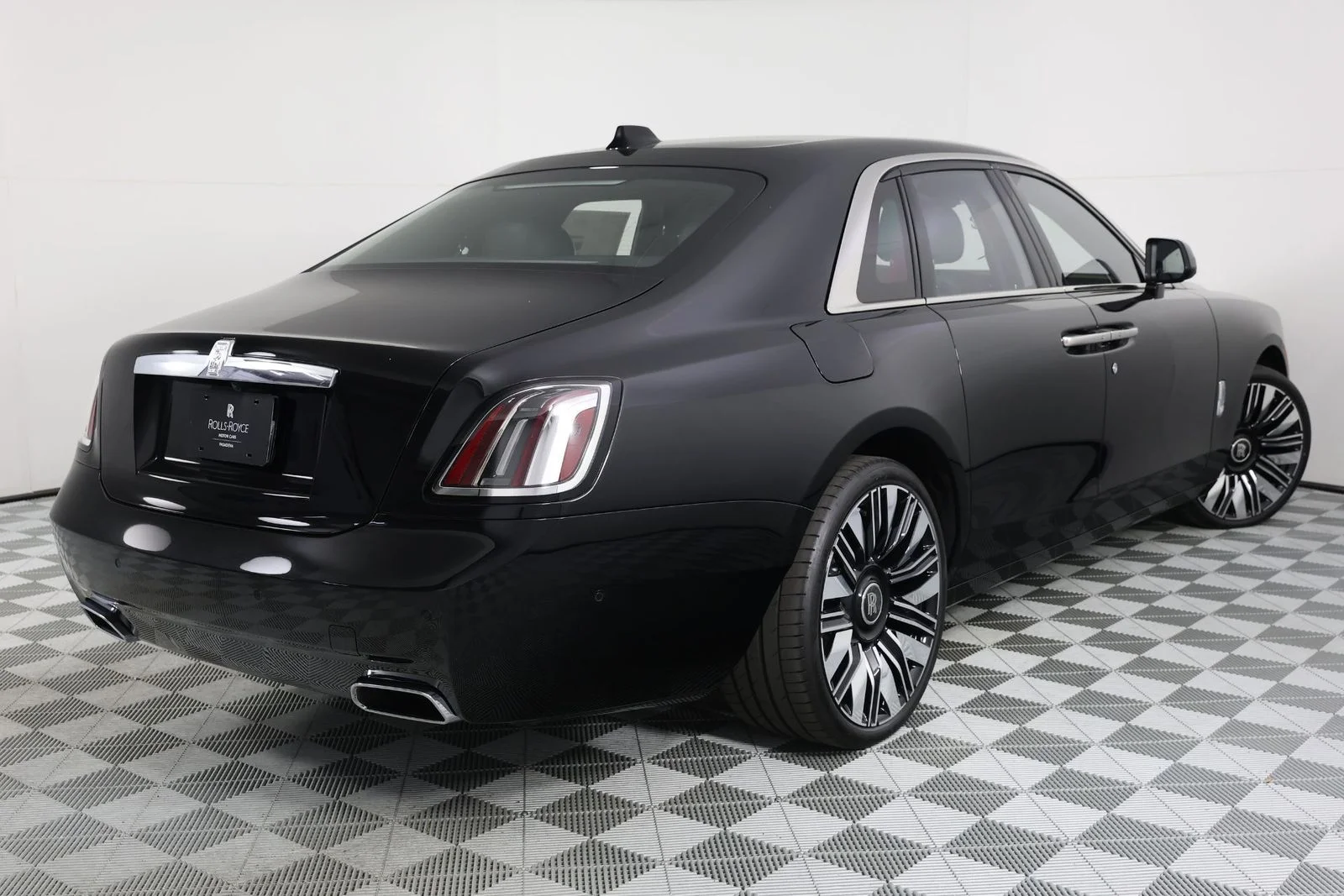 New 2026 Black Diamond Rolls-Royce  image 7