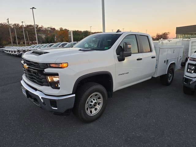 2025 Chevrolet Silverado 3500HD Work Truck photo 2