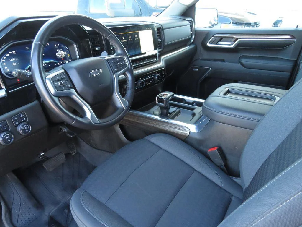 Used 2022 Cherry Red Chevrolet RST image 17