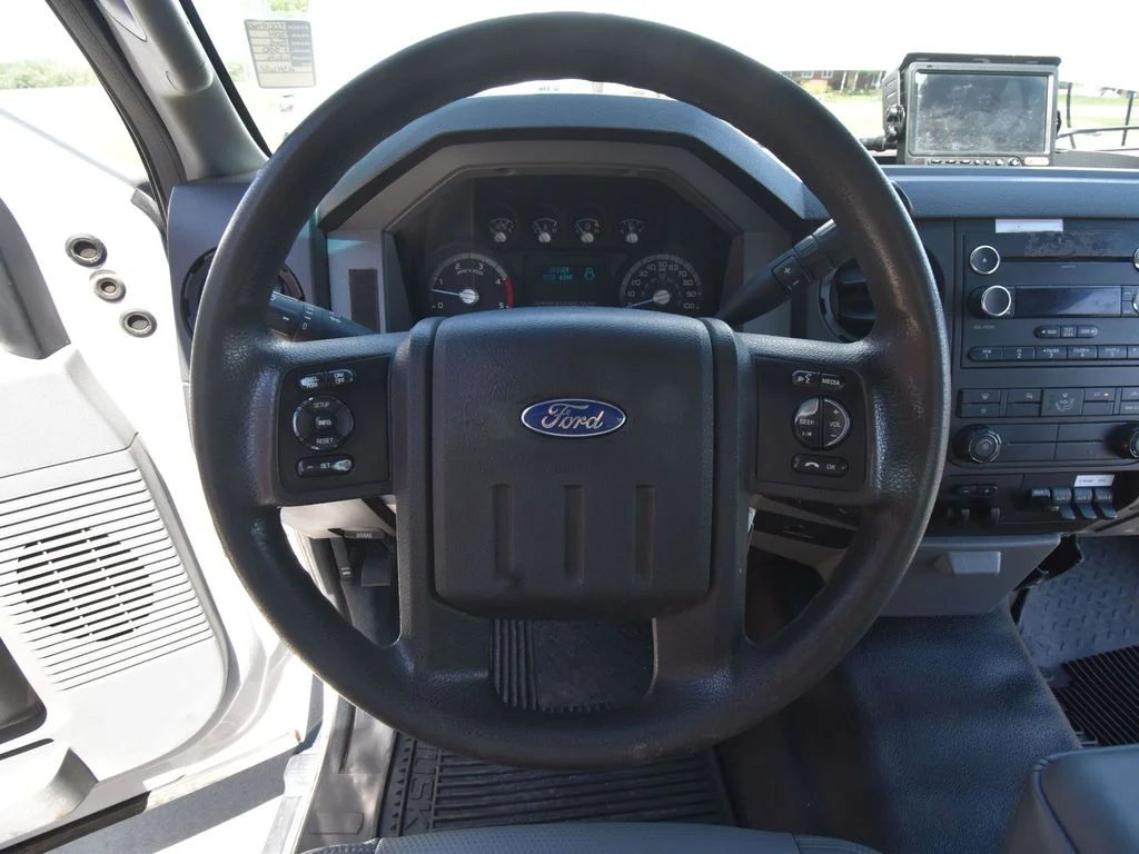 2014 Ford F-550 - Photo 32