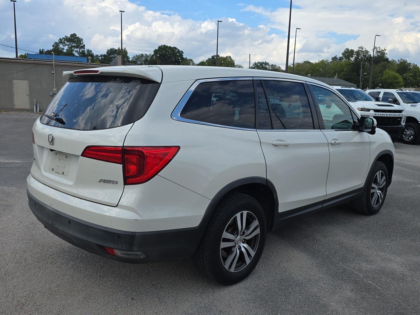 Used 2017 White Diamond Pearl Honda EX-L image 3