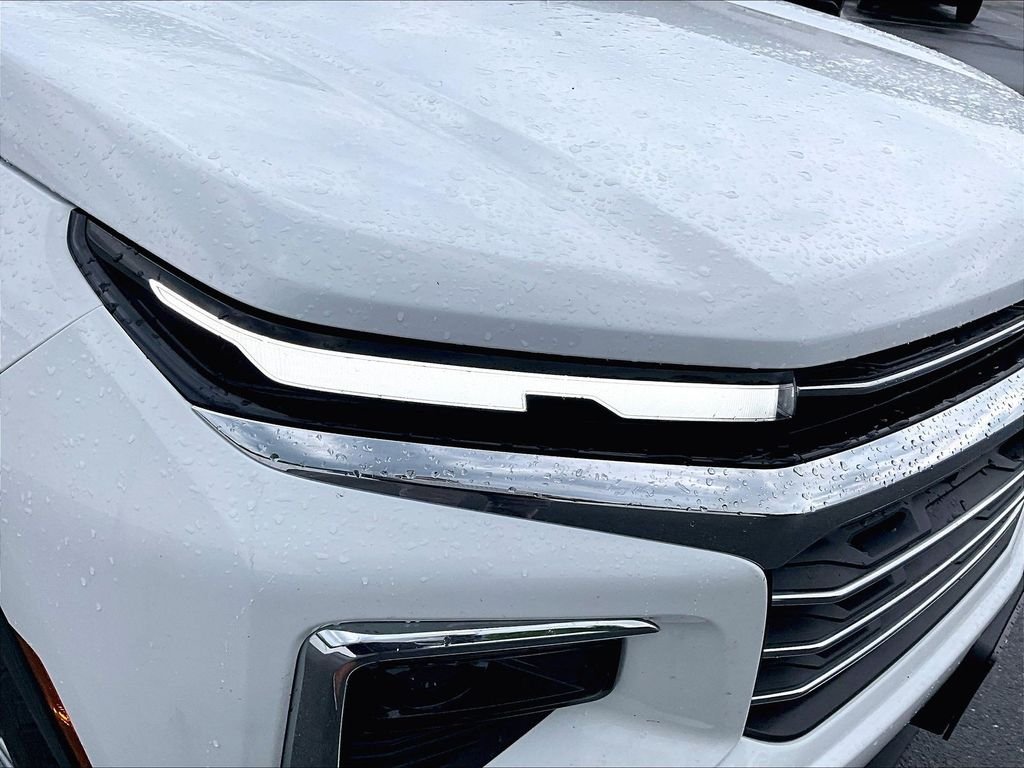 Used 2024 Summit White Chevrolet  image 32
