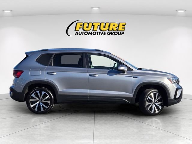 Used 2024 Silver Volkswagen 1.5T SE image 3