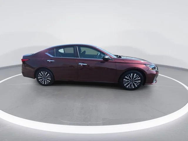 Used 2025 Red Nissan 2.5 SV image 9