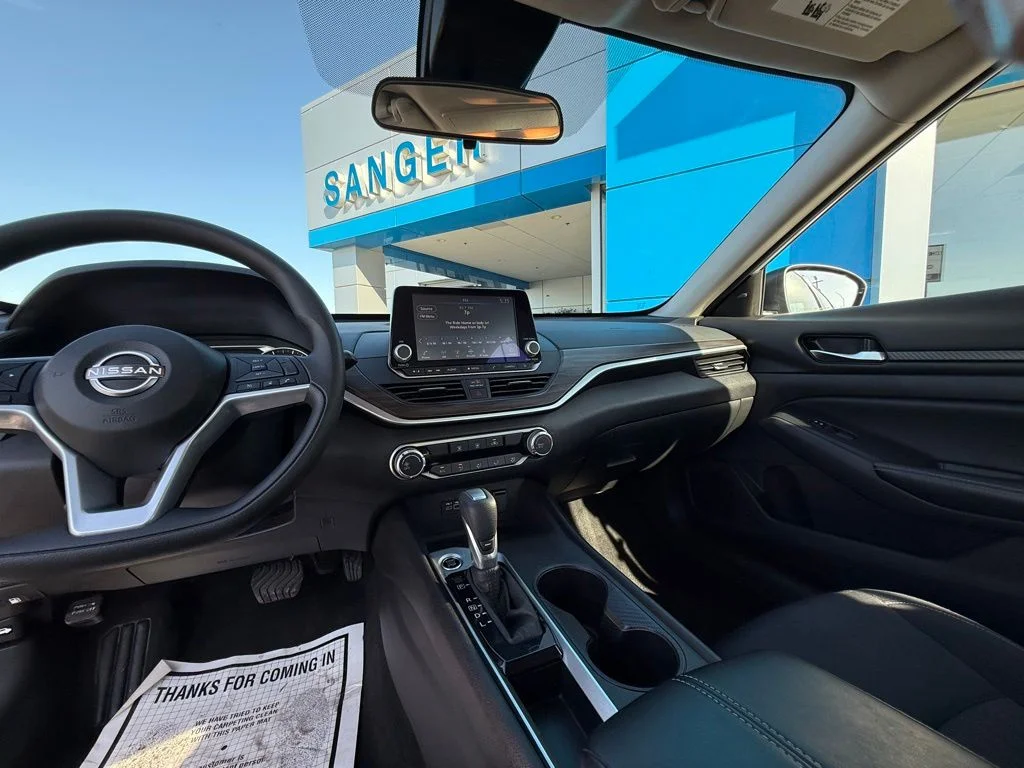 Used 2025 White Nissan 2.5 SV image 20