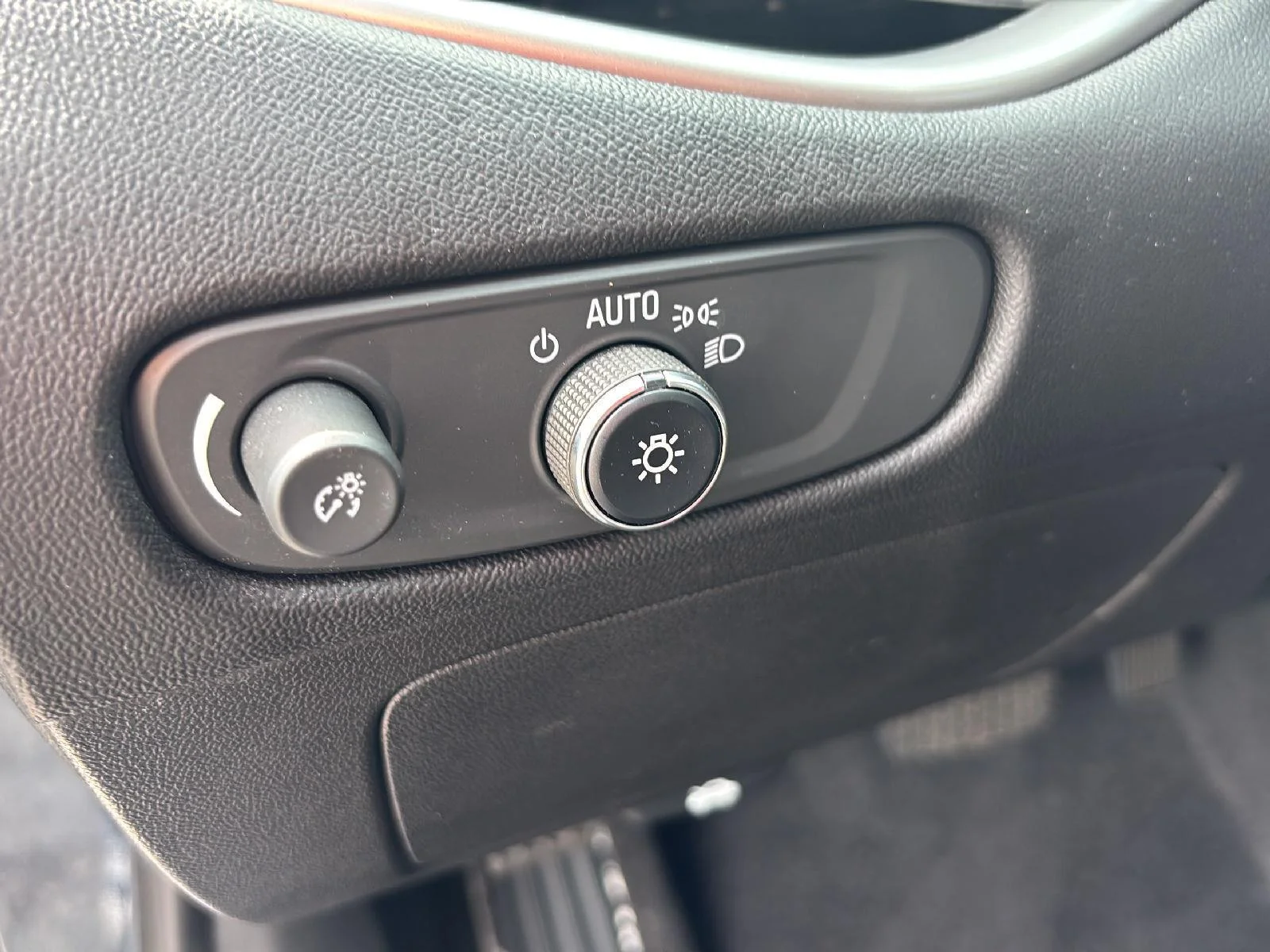 Used 2020 SHADOW GRAY METALLIC Chevrolet RS image 17