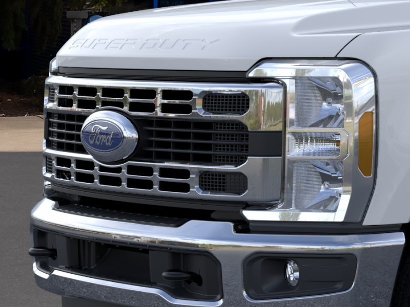 New 2024 Oxford White Ford F-350® XLT image 17
