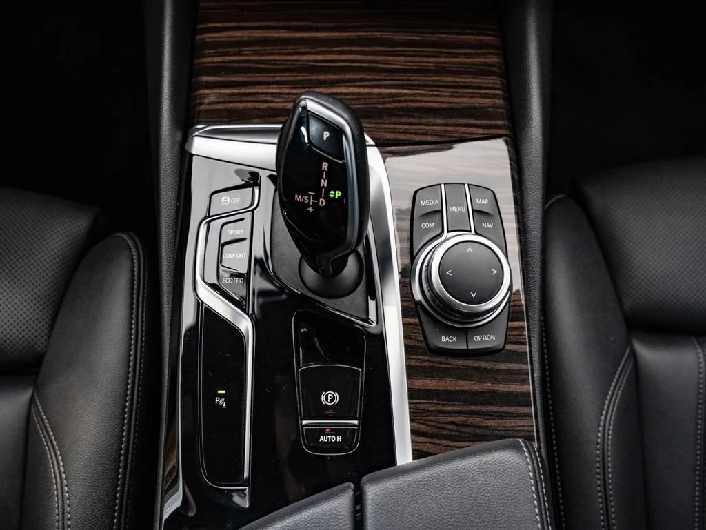 Used 2022 Bluestone Metallic BMW 530i xDrive image 38