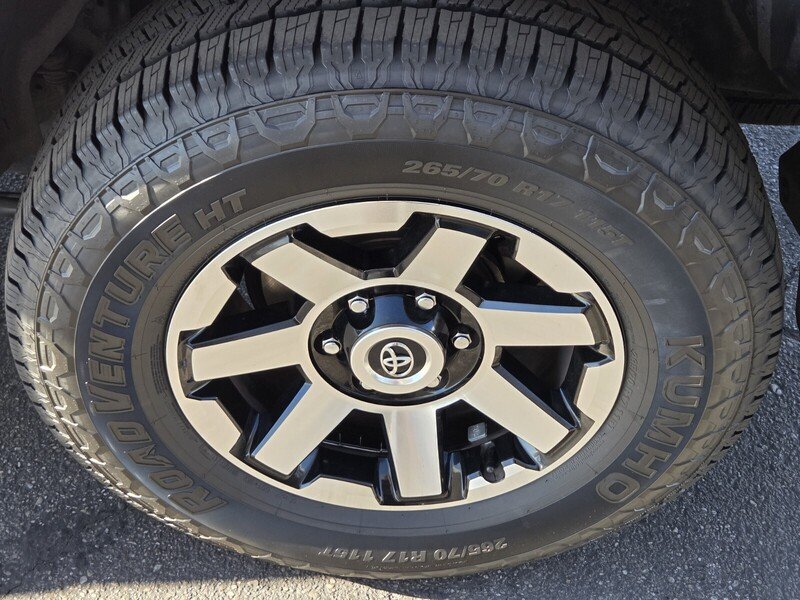 Used 2021 White Toyota SR5 image 11
