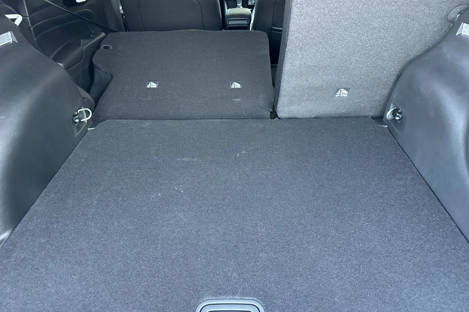 New 2026 Bright White Clear-Coat Exterior Paint Jeep Latitude Altitude image 15