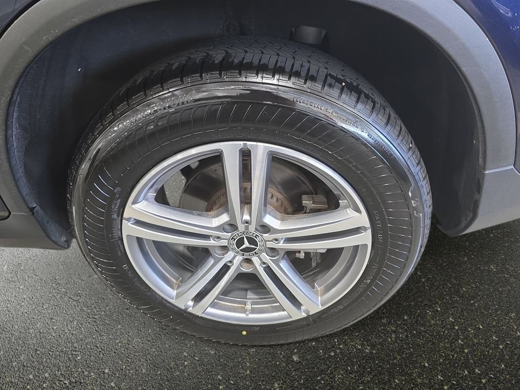 Used 2022 Lunar Blue Metallic Mercedes-Benz GLC 300 image 30