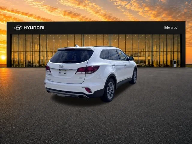 Used 2018 White Hyundai SE image 6