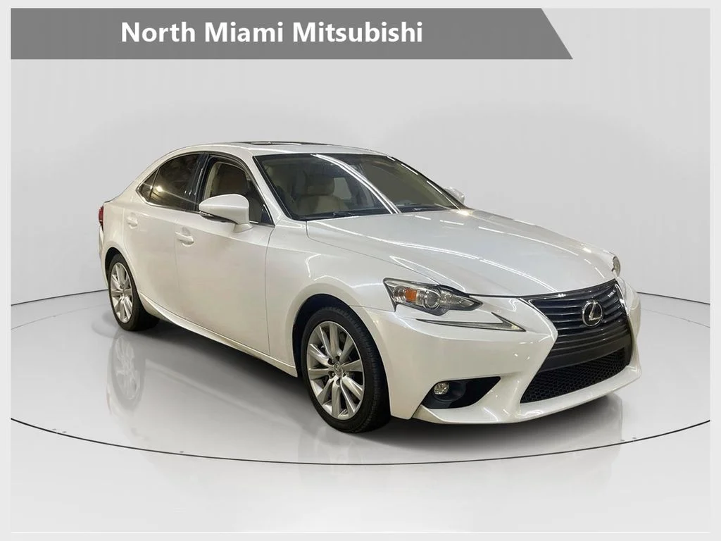Used 2016 White Lexus 200t image 1