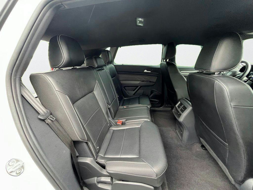 Used 2022 White Volkswagen 2.0T SE image 21