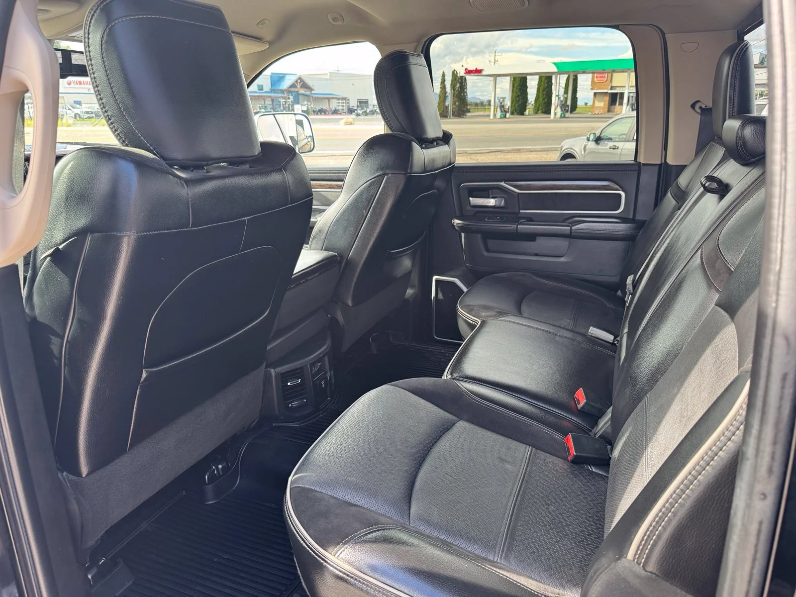 Used 2020 Black Ram Laramie image 32
